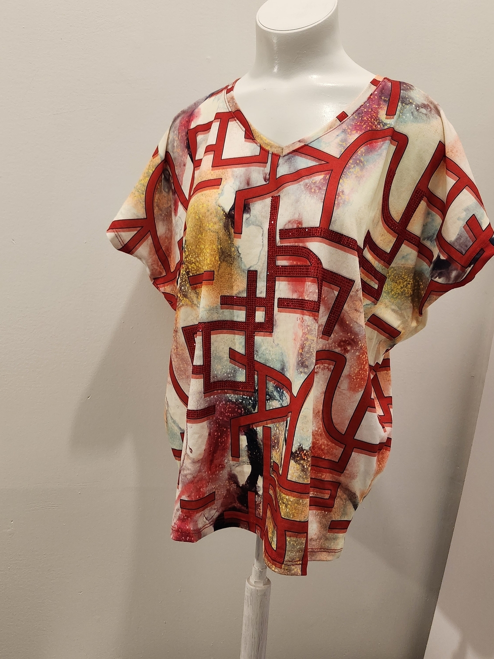 Abstract Red-Accent V-Neck Short Sleeve Tee